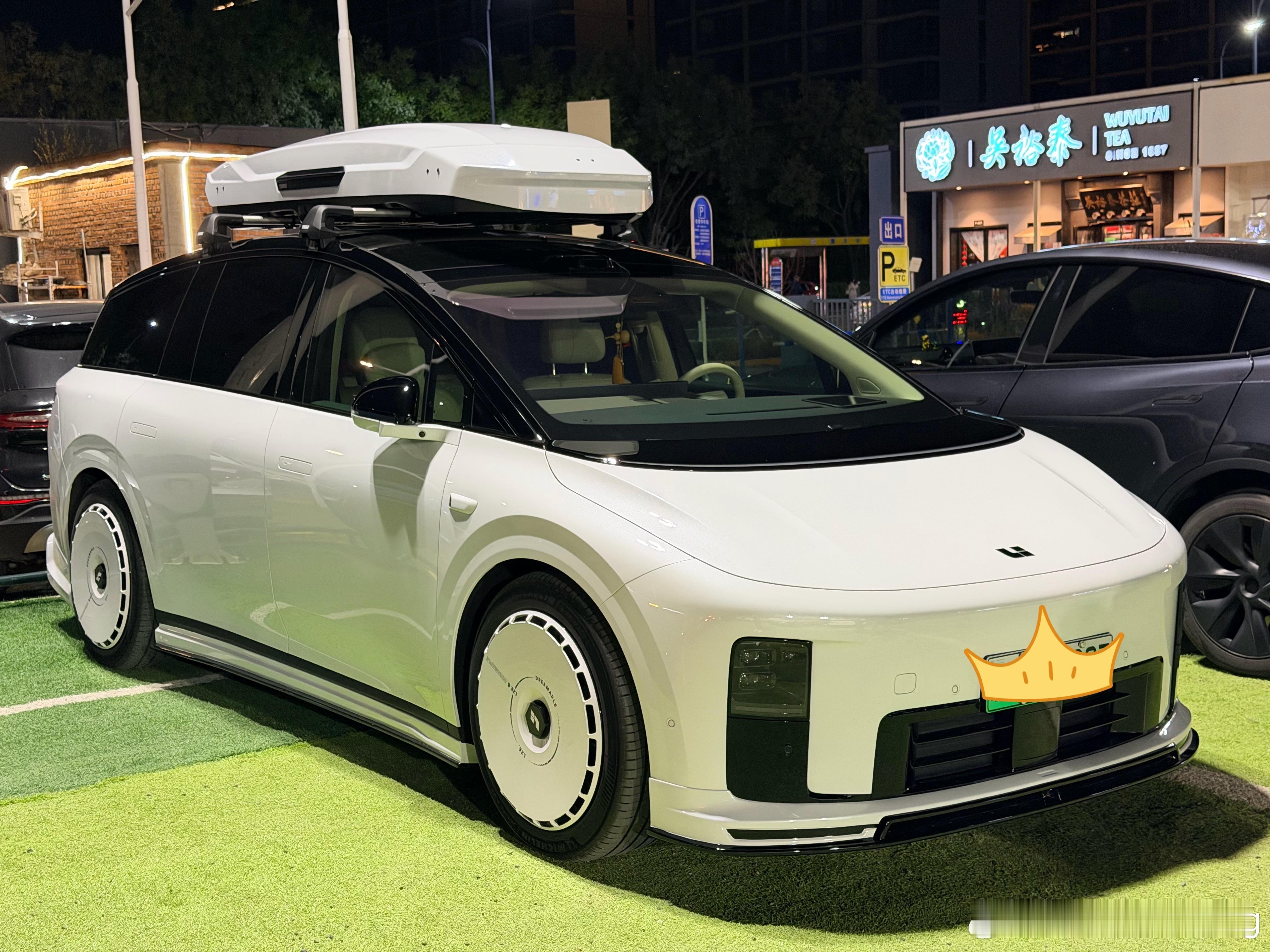 这个大哥的i8还蛮有个性的理想i8 ​​​