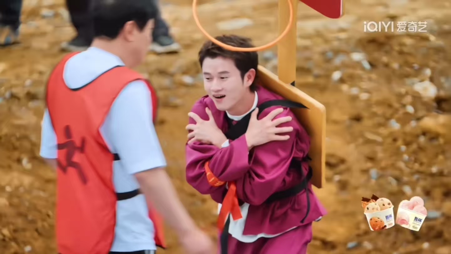 鹿晗控诉邓超鹿晗模仿邓超哈哈哈哈哈 五哈指压板篮球环节，邓超压着王勉一直进球为徐