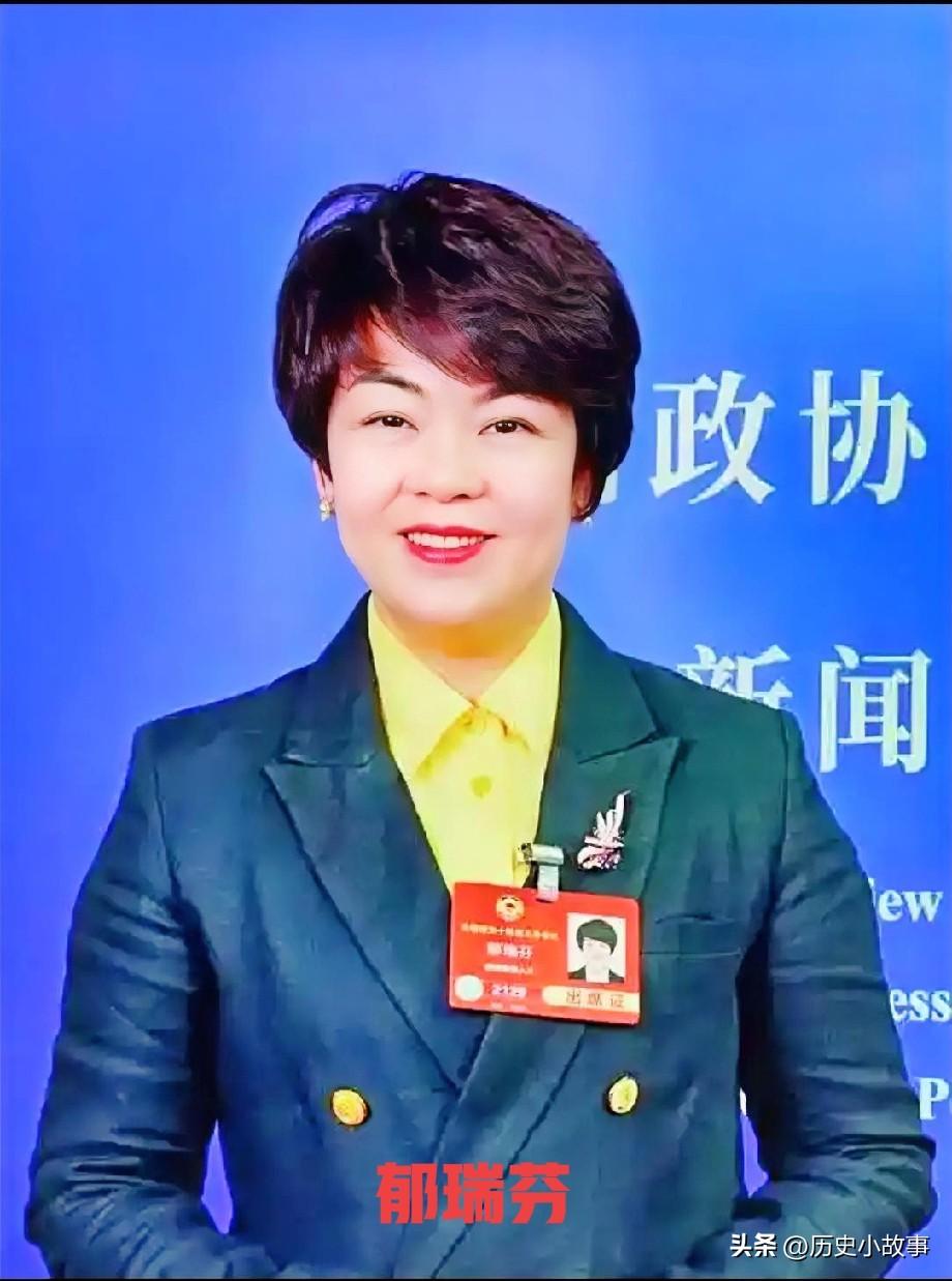 郁瑞芬，女，1973年3月出生，江苏南通人，工商管理硕士研究生，上海来伊份股份有