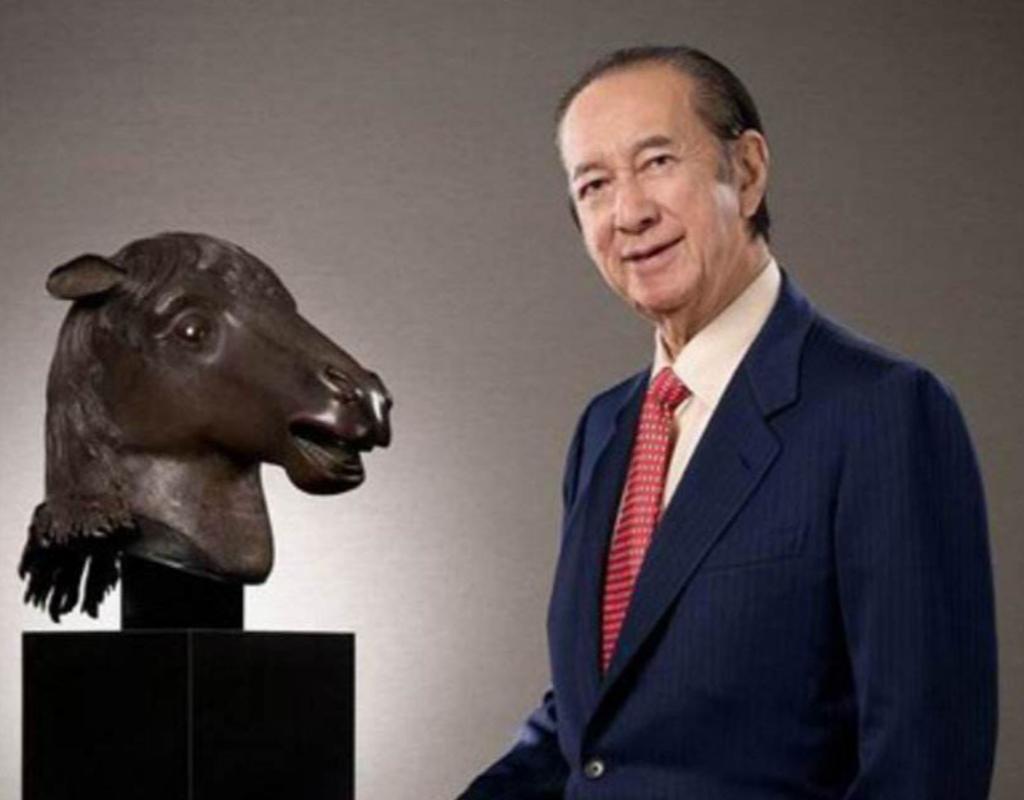 1986年，65岁的赌王对26岁的四太梁安琪说：“安心当豪门太太，没学给你10万