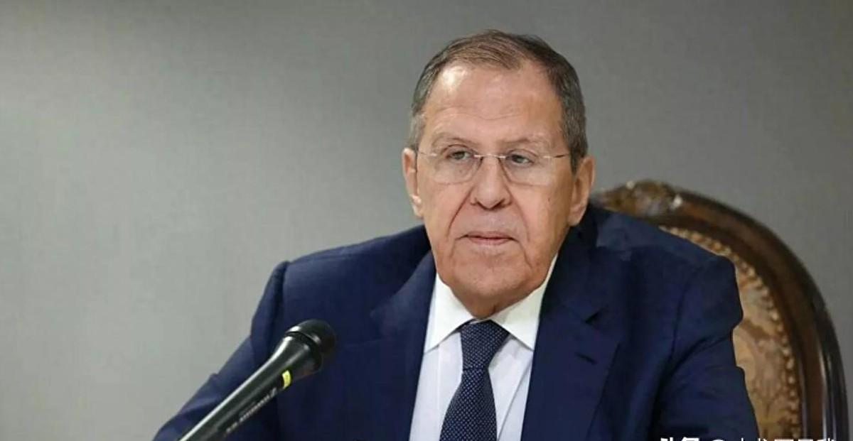 俄罗斯外长拉夫罗夫在北京的记者会上，撂下了一句分量极重的话：美国正打算把遏制俄罗