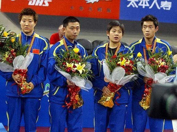 4位乒坛球员旧日合照：我只认出了浓眉耸鼻、俊目流眄的邱贻可与黛眉如画、清眸流盼的
