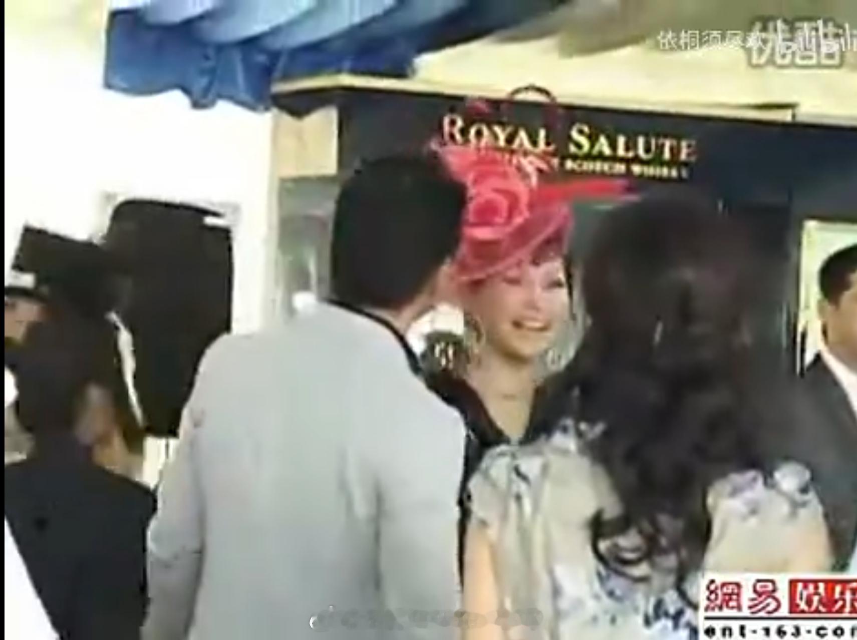 就这么上了一duang又一duang，这背影眼熟对吧，疑似扒着没发现对旧🍬对吧