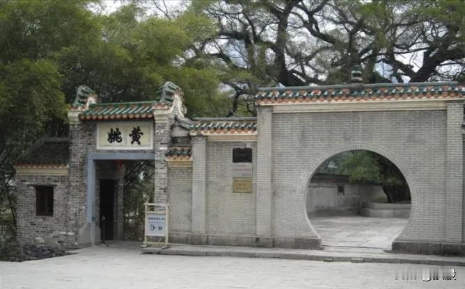 别人都喜欢春节游，而我害怕塞车，害怕人头攒动。喜欢在一个清闲的时刻，在不远处走走