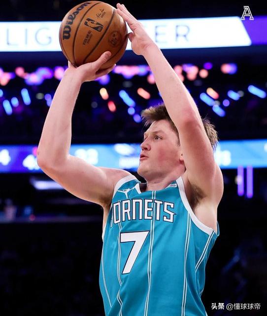 终于撞上了新秀墙，克尼佩尔14投仅3中黄蜂输掉了关键卡位战！

在今天黄蜂与76