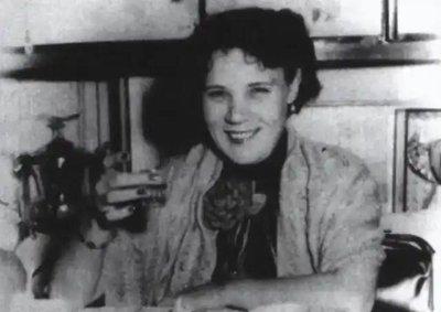 蒋经国妻子蒋方良有多美？1937年的留影，她21岁，如花似玉。1937年蒋方良与