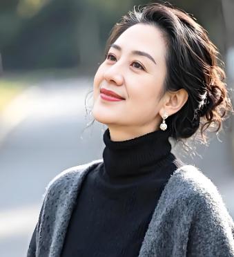 一句特别实在的话：
“管住嘴，就是在攒好运。  
别人家的闲事，不评价；  
自