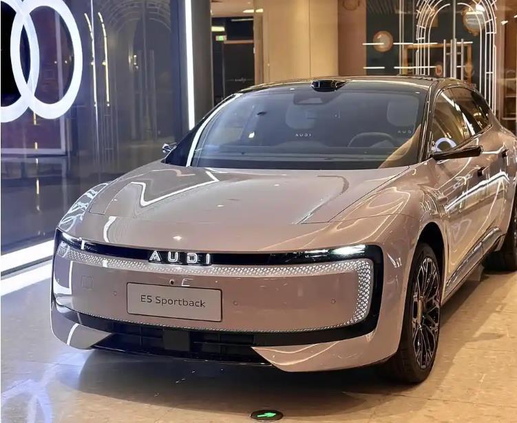 商场偶遇奥迪E5 Sportback，最强合资电动车坐实了？
以往BBA的电车给