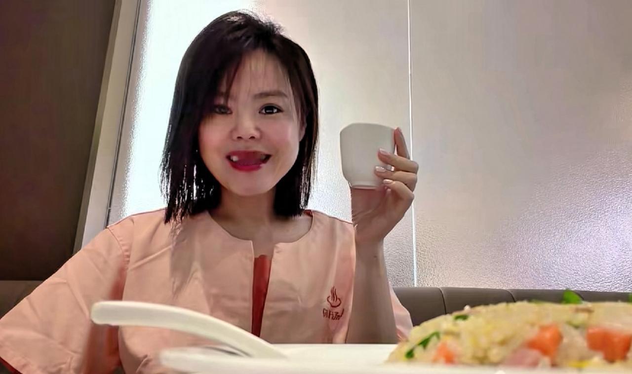 苦茶丹丹香，深夜去洗浴喝酒，免费过夜！
伙伴们，大半夜在家无聊睡不着，开车几十公