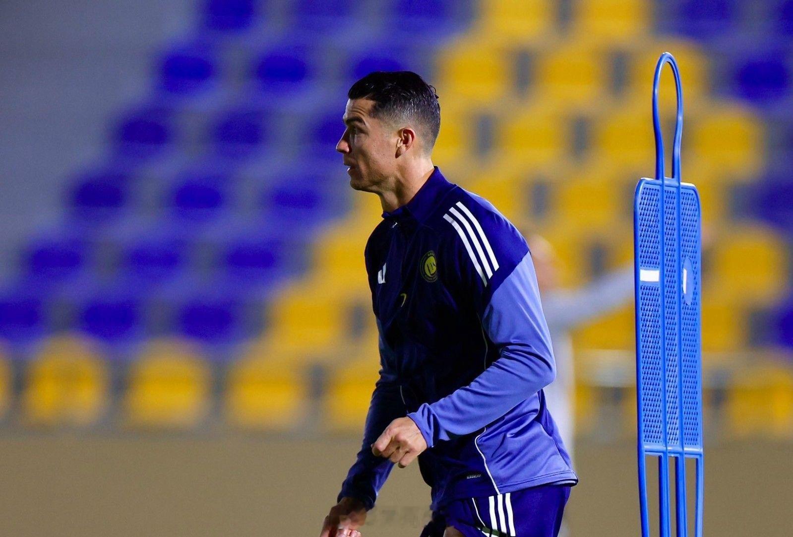 知名记者罗马诺在个人频道谈到了C罗疑似罢赛一事，他表示目前C罗何时回归仍然不确定