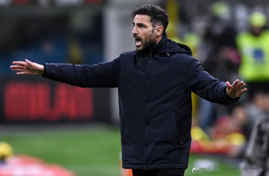 意大利当地时间1月24日，本赛季意甲第22轮，科莫6-0大胜都灵，科莫主帅法布雷