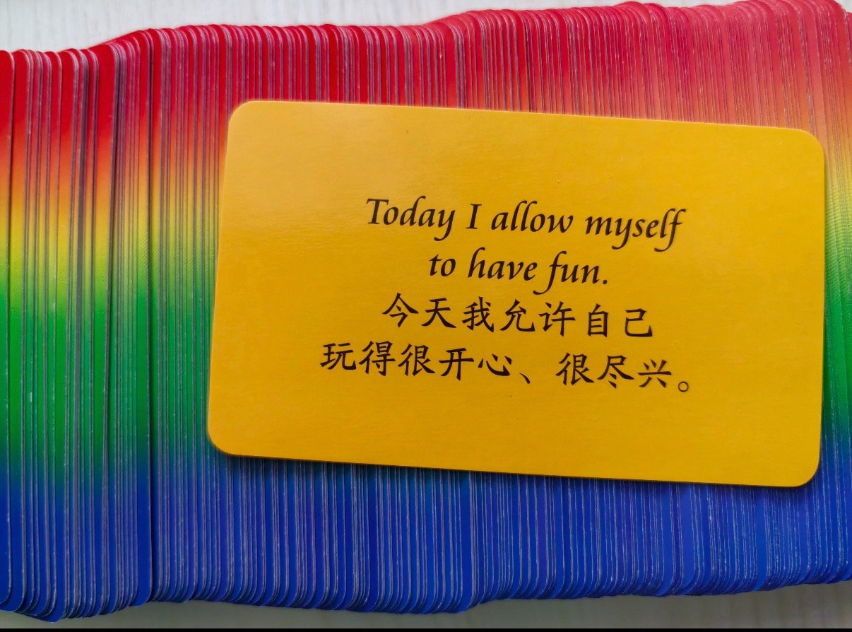 今天理直气壮当回小孩 想吃糖就吃，想撒娇就撒，不想做的题就不做。就今天，不当大人