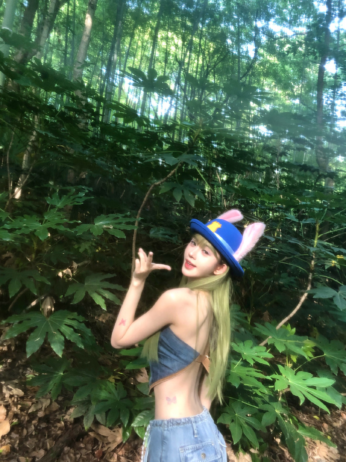 被鞠婧祎版兔子警官逮捕了 被鞠婧祎版兔子警官逮捕了，这是哪里来的小仙女，好灵动呀