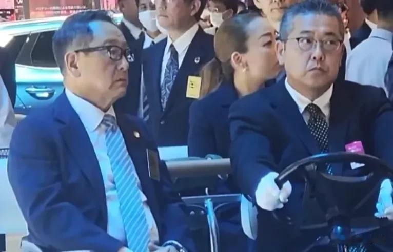 这几天的东京车展上，丰田会长丰田章男再度炮轰电动汽车，声称人们已经看到了电动汽车