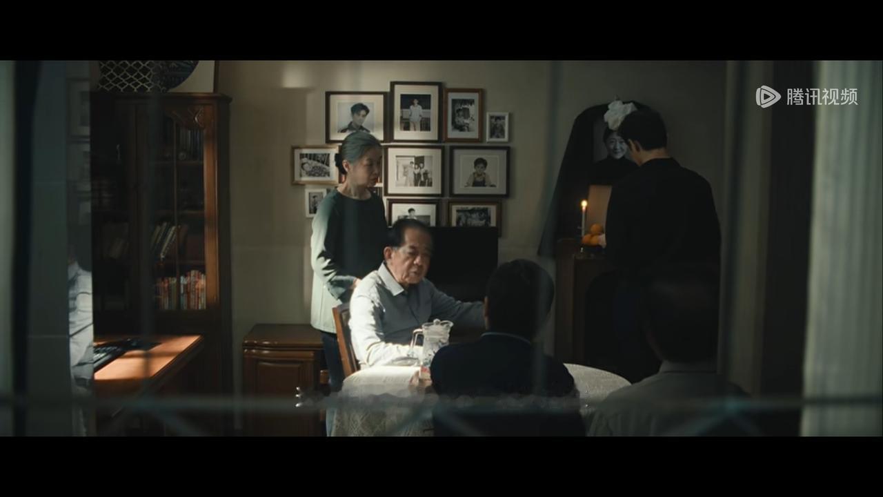 把妈妈随身携带的银镯子给了前妻那就是在妈妈的心中前妻永远是儿媳妇………。马憩对前