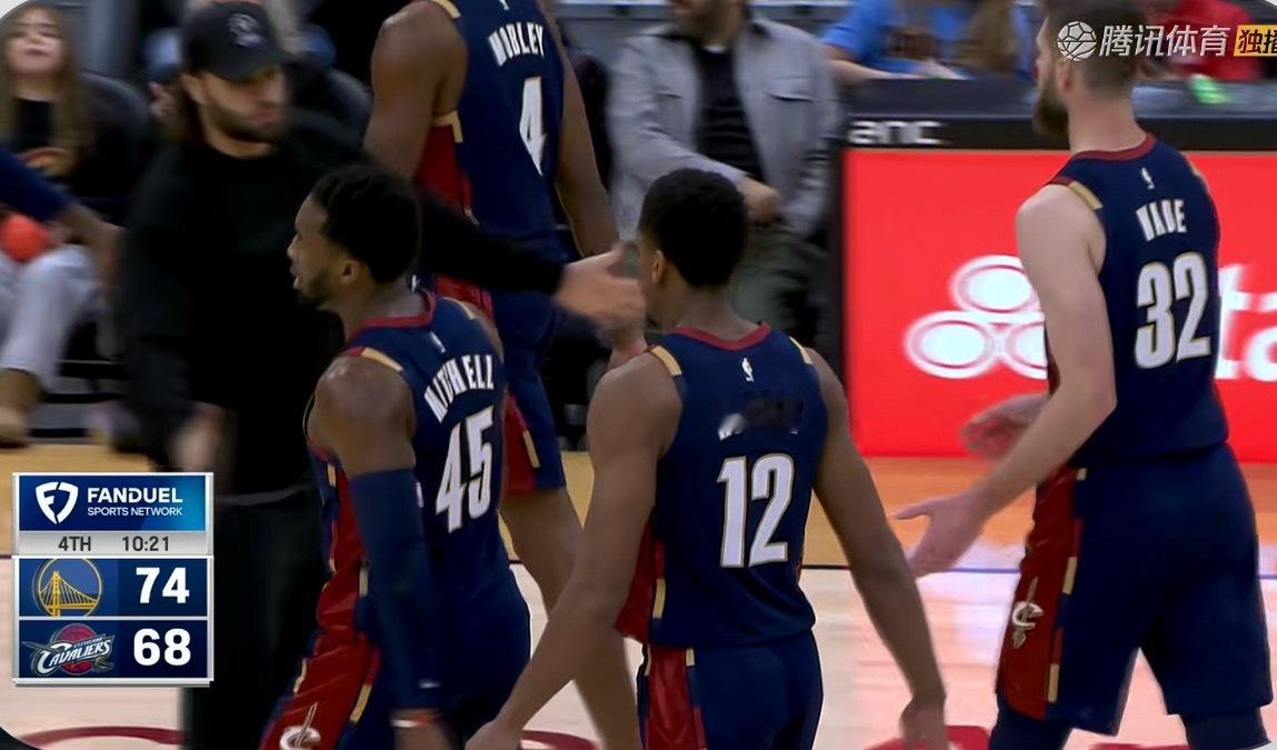 米切尔醒过来了 