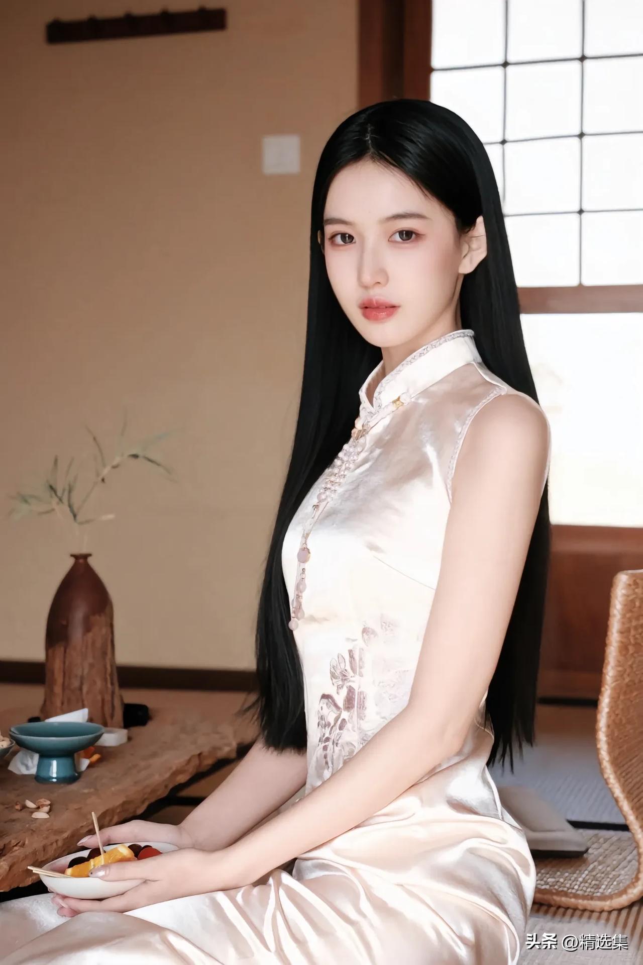 东方古典美，静谧时光，一袭白衣，悠然自得。