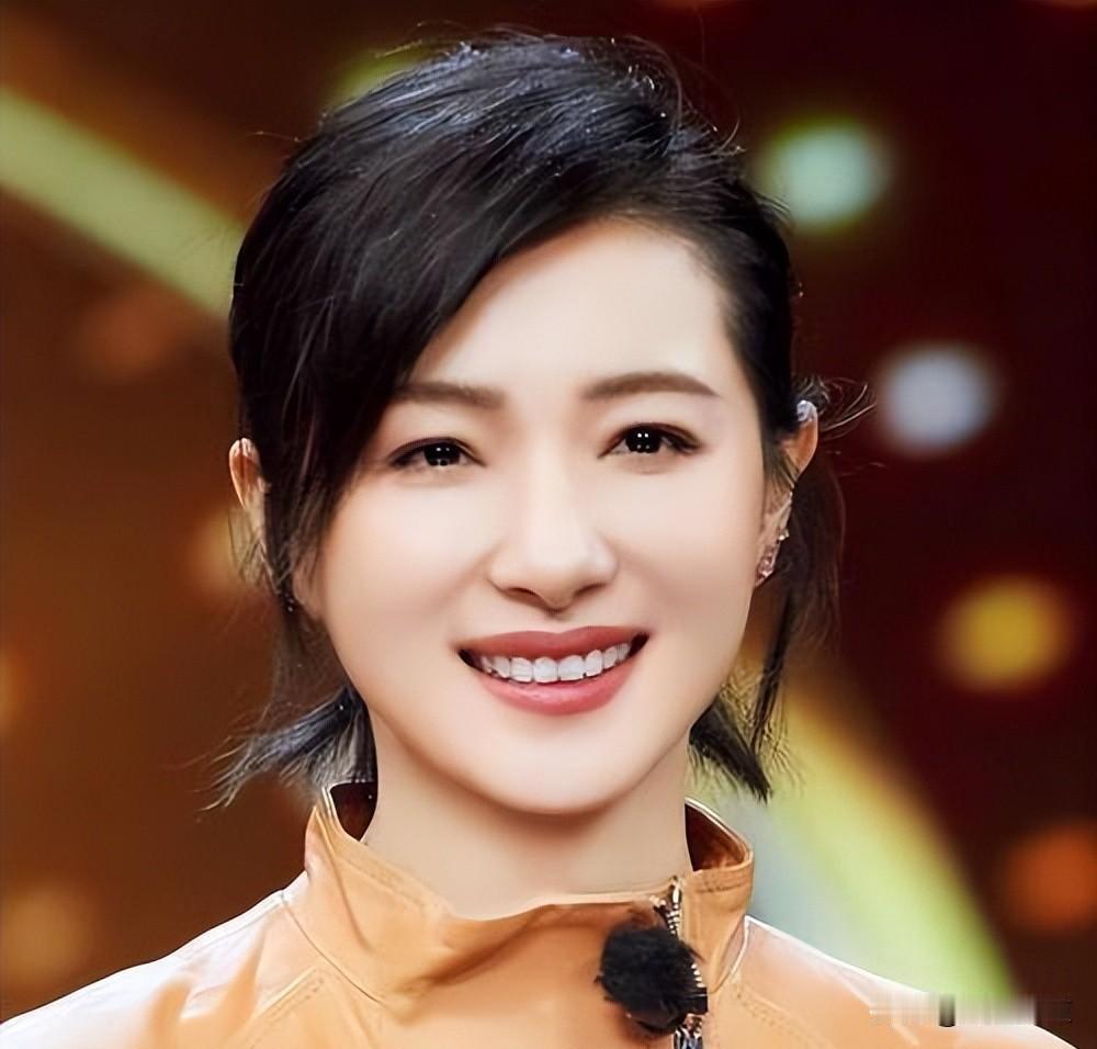 被预言“混不出去”，到金爵影后，她用了20年
有人预言她“混不出去”，有人用七次