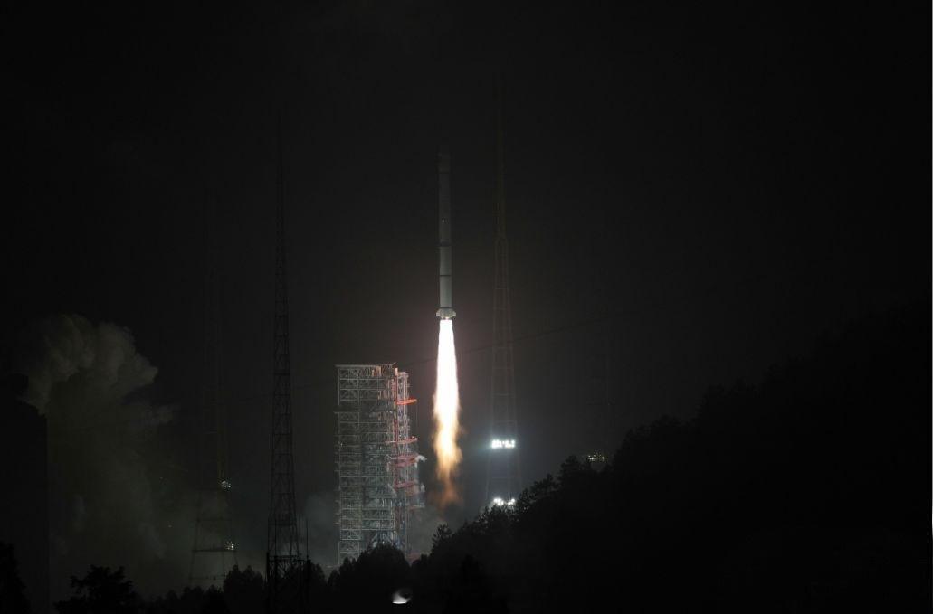 【早安丨航天历史上的今天   】2018年7月10日，我国在西昌卫星发射中心用长