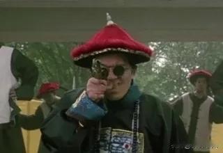 刚才看一个视频在比拼金庸武侠世界里什么武功最强！最后的结论是，韦小宝微微一笑，亮