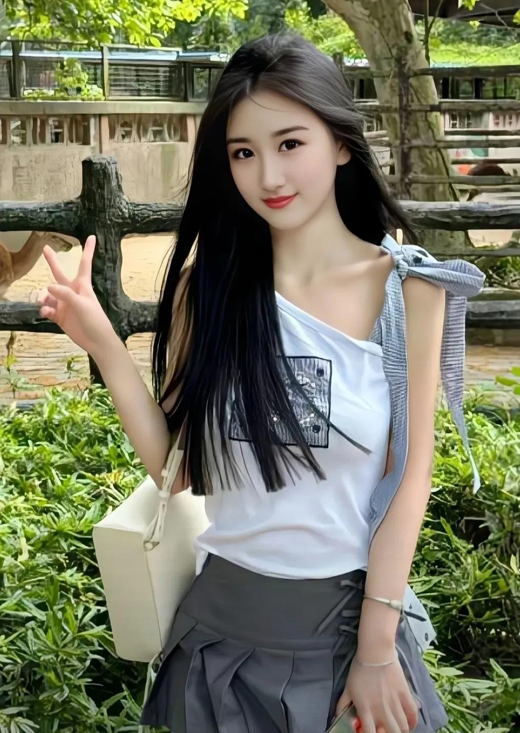 妹妹小芸总是对未来充满了忧虑。她的哥哥小明看在眼里，疼在心上。一天，小明轻轻地对