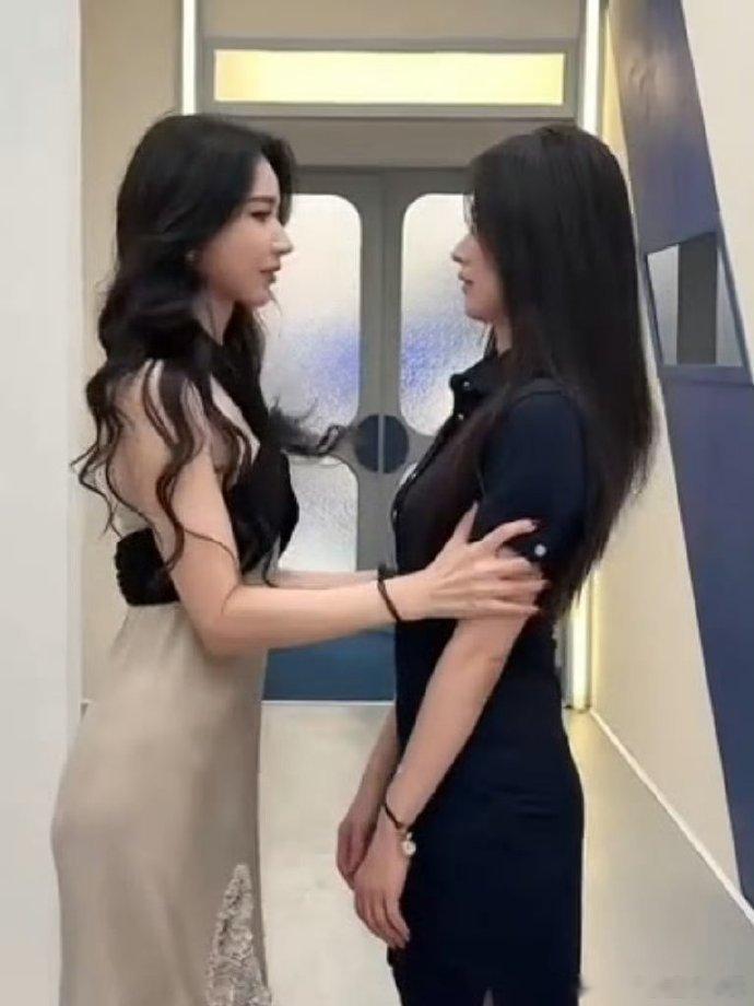 徐洁儿感谢与张慧雯代斯相遇 同台相伴的日子格外珍贵，一起为舞台全力以赴，这份并肩
