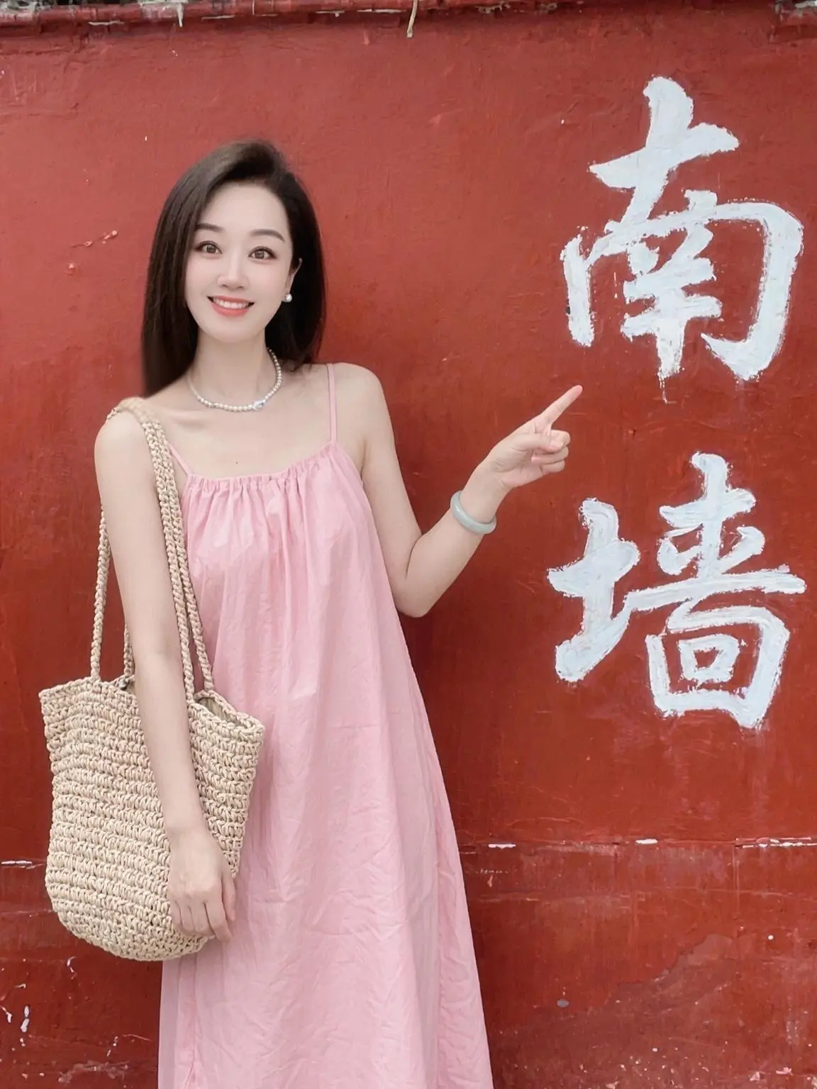 “若人生路上一定要撞南墙，我希望南墙背后是金矿，若现实的手对着我放冷枪...