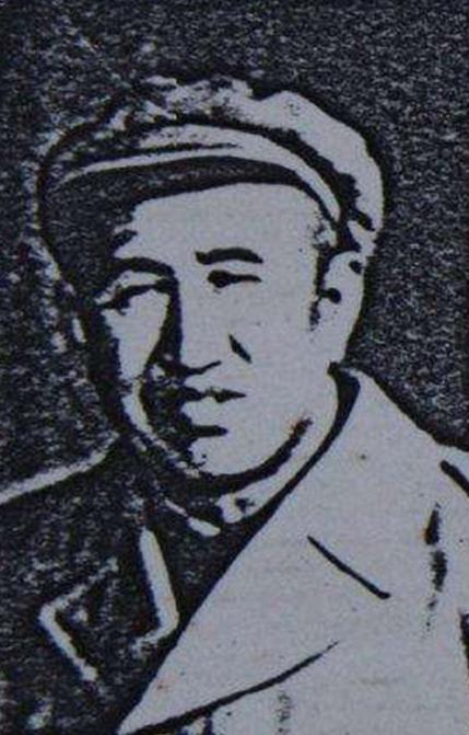 1940年，鲁西南周集村十分热闹，其中一个勾结日伪的头目正着看戏，突然一名男子挤