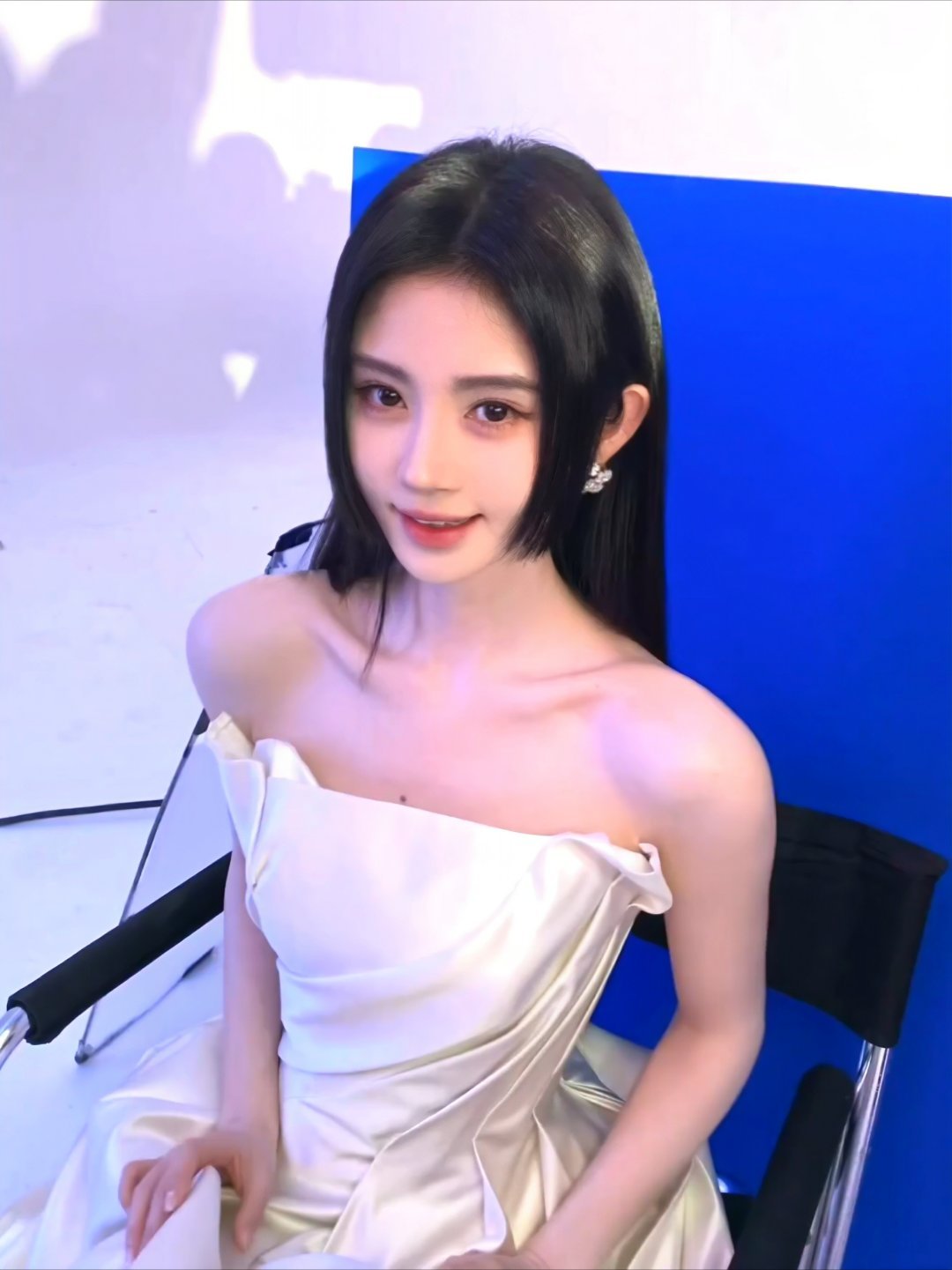 jjy鞠婧祎苏绿夏  jjy鞠婧祎万花世界  “能有一次遇见 ，再难也值得。”?