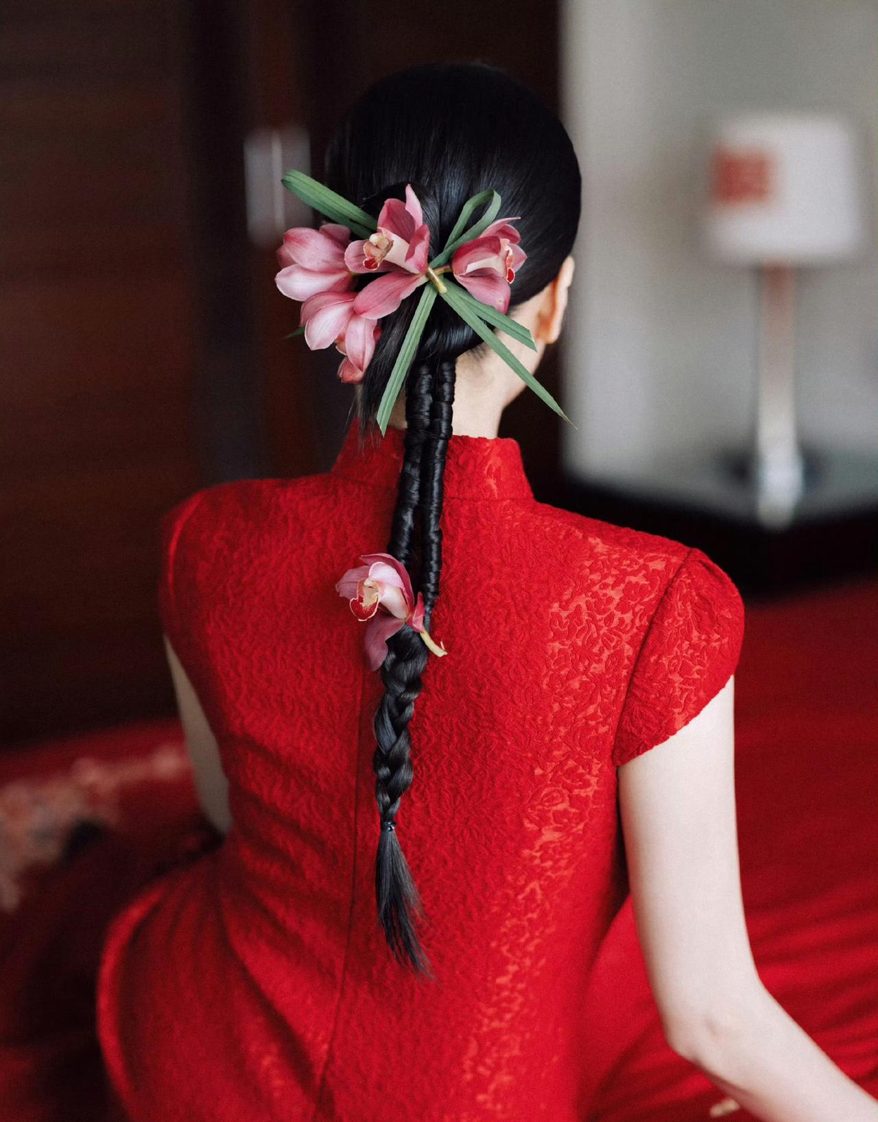 女人结婚的好处：

1、给自己传宗接代
2、有个免费的伴侣
3、有个照顾自己的人