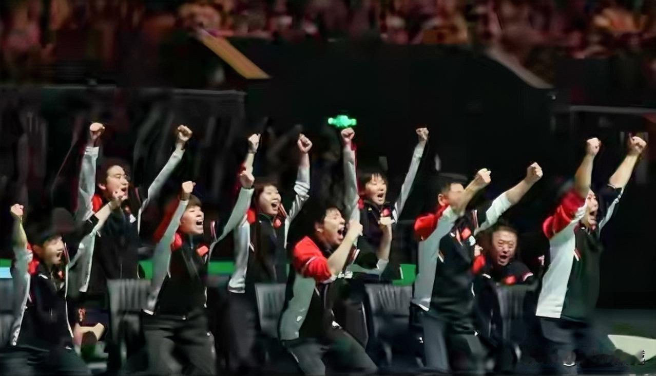 中国乒协总结：
难忘2025，冠军荣耀、闪耀国际赛场！

中国乒乓球队本年度共夺