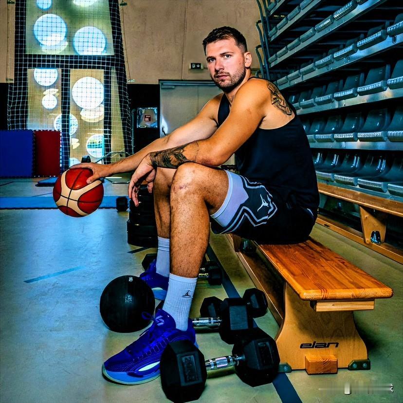 东契奇将成为NBA历史上首位达成年薪8000万美元的球员。

卢卡预计会于202