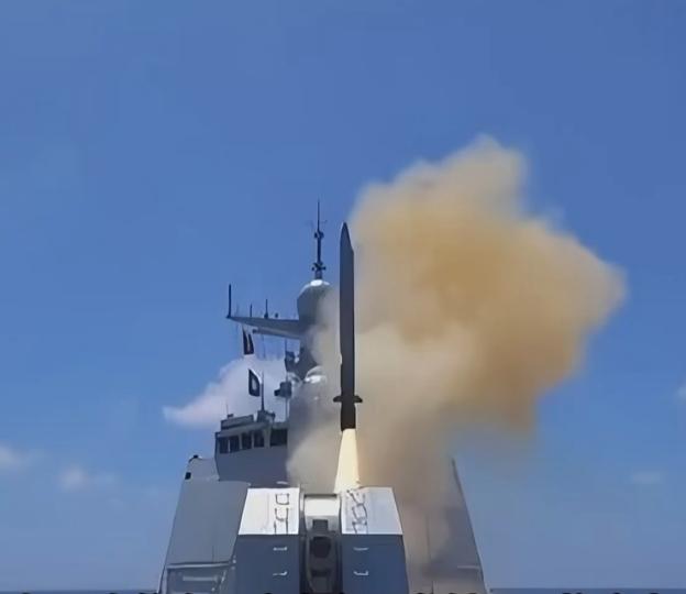 现在的日本航母能抗住几发？
         美日菲军演非常嗨，我们吃瓜。日本“