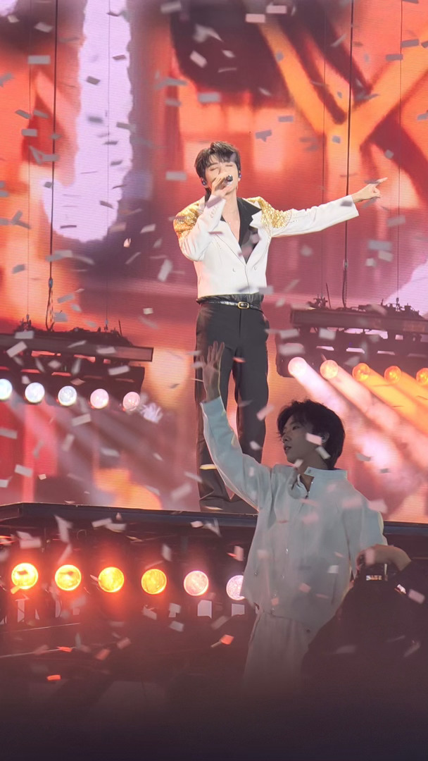 王俊凯 私生感觉王俊凯平时对粉丝都很温柔很友好的，不过私生粉真的是很过分了，应该