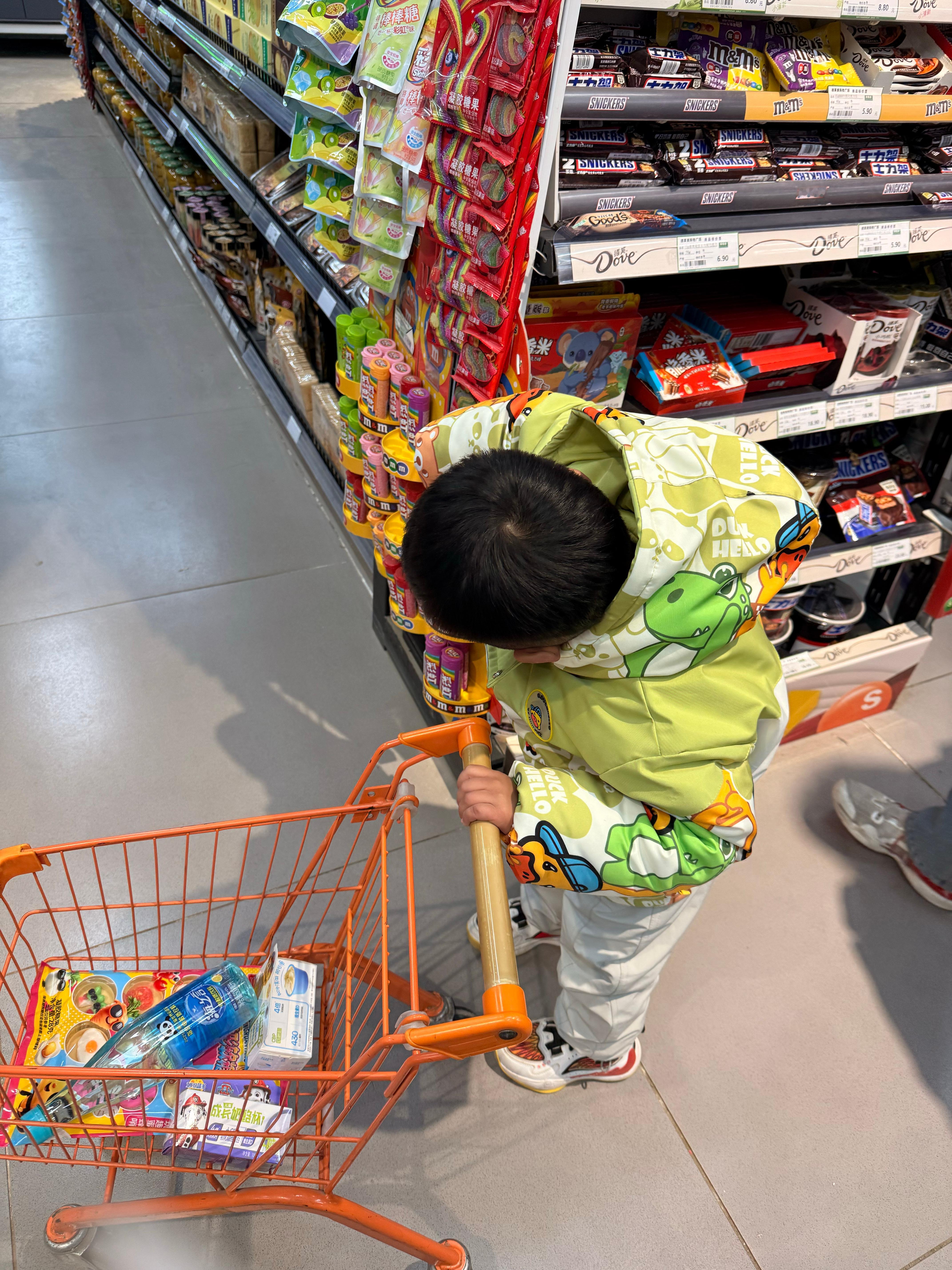 带孩子一日体验卡get，果然最省心的方式就是逛超市