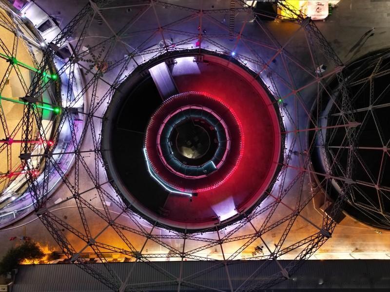 你要坚定的相信，
地球上有很多东西，很多方法，很多事物，
可以克制、平衡你身心上