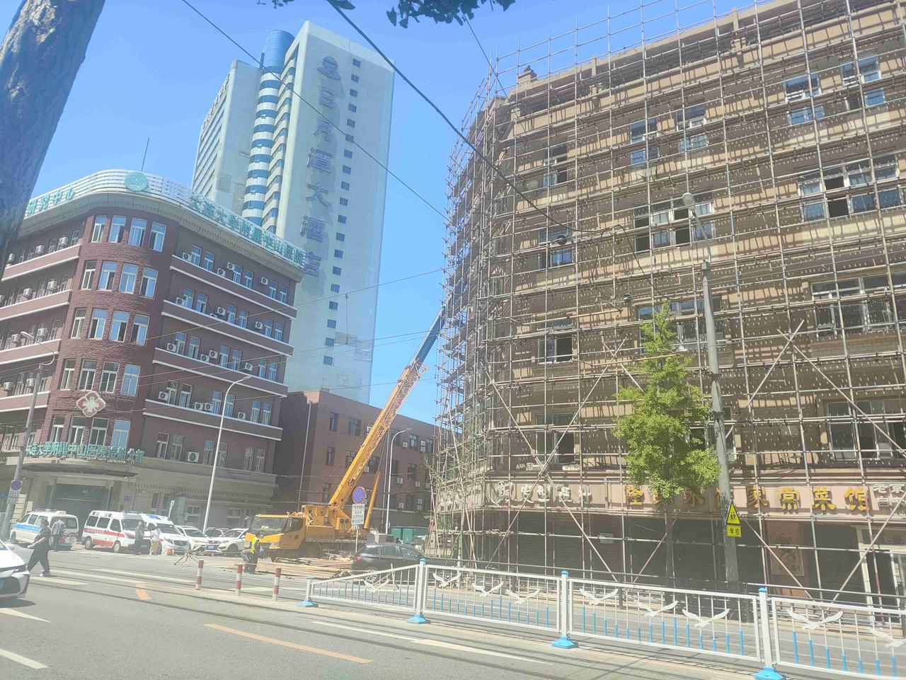 我的今日状态：😭伤心难过
我这里的天气：🌤️多云
大连吉庆街双景：藤川大厦围