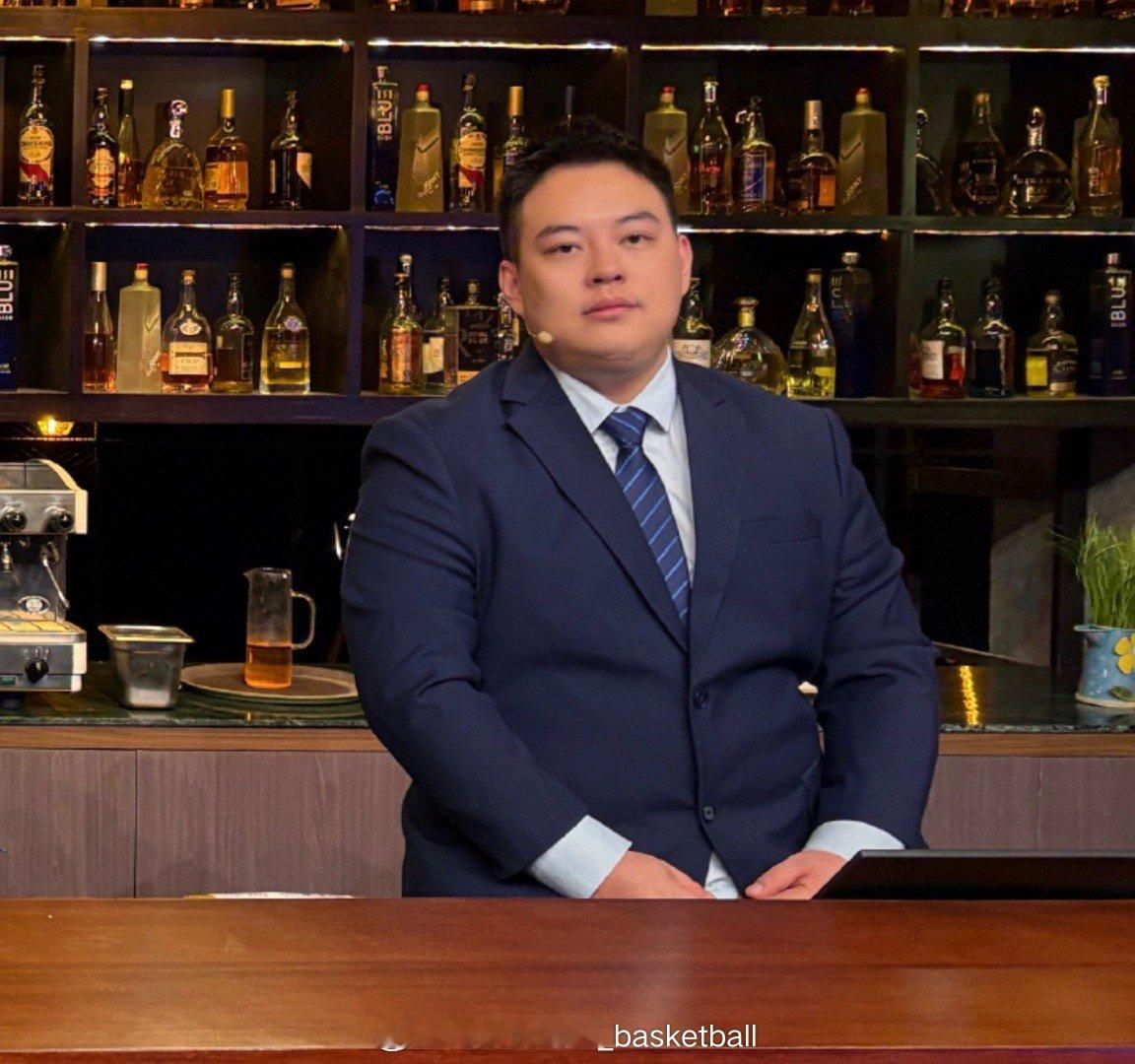 据咪咕解说员季孟年在节目中爆料：咪咕体育给CBA公司最后一次报价是5年16亿元，