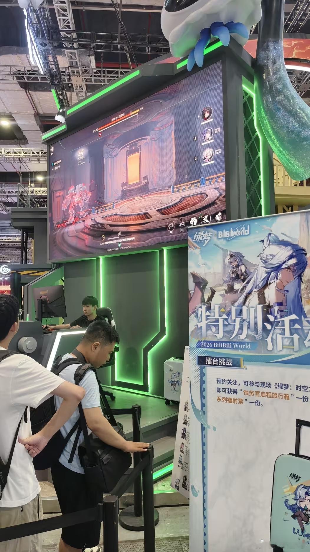 看到水友拍的图，陈清的新游戏已经在bw上有一个展台了！dota2