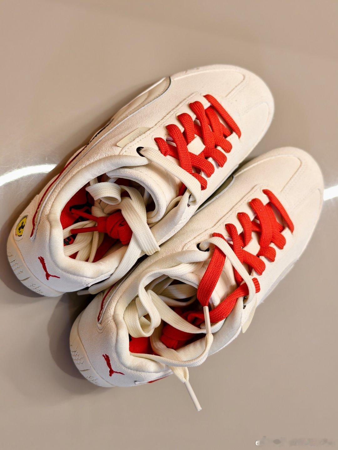 好看的鞋也要分享给大家，彪马的赛车鞋我有很多，但不得不说，这一款是真的设计到我心