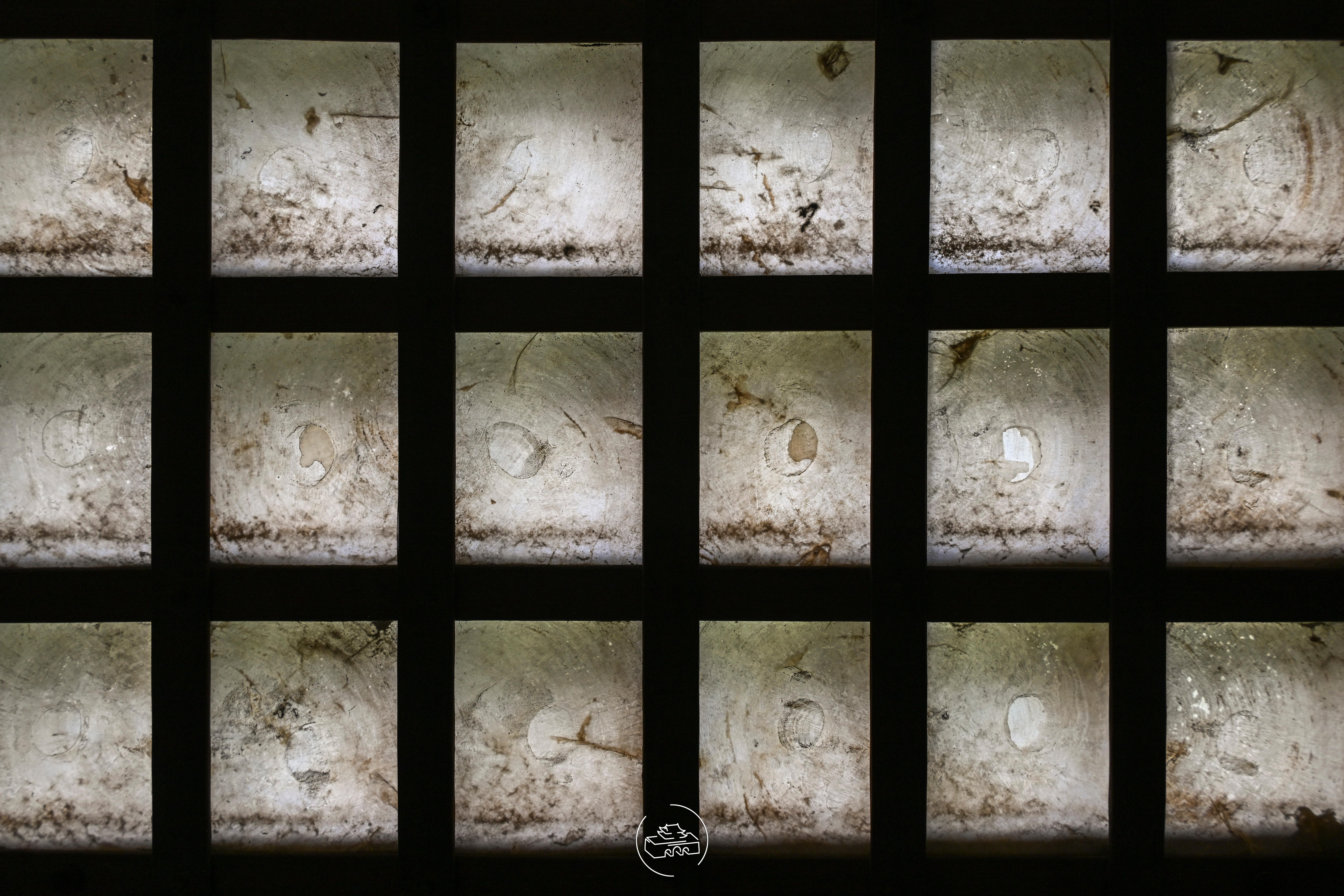 扬州 重宁寺海月明瓦在玻璃普及前，中国人的窗户除了糊纸，还有一种更为奢侈的做法，