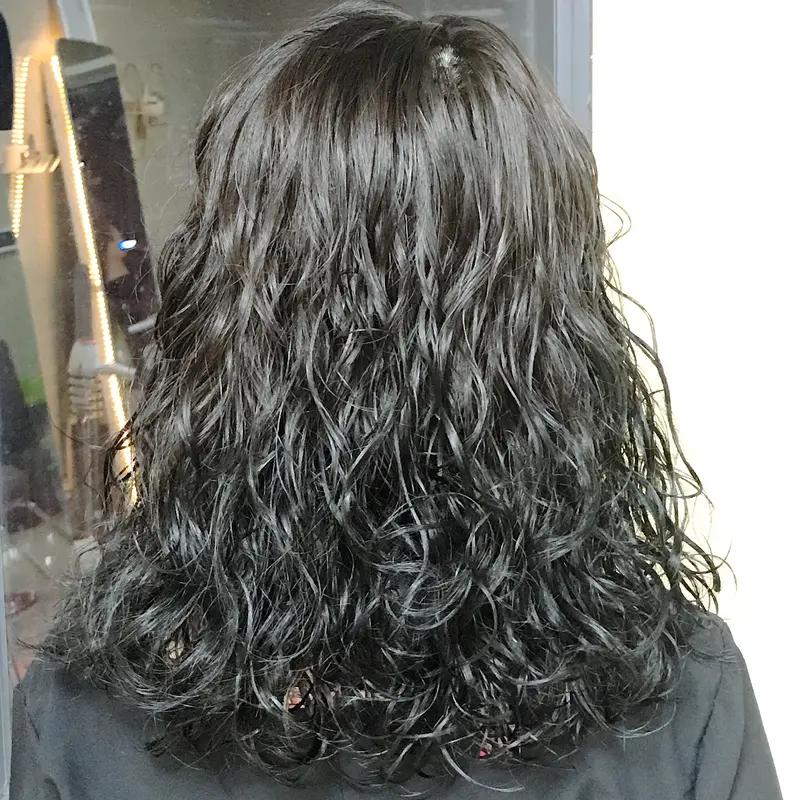 媒体：把学生按在地上剪发是什么德育 2026年还能看到老师把学生按在地上剪发的事