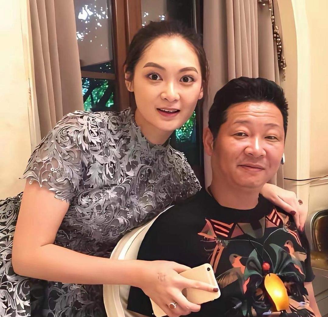 赵亮与模特妻子