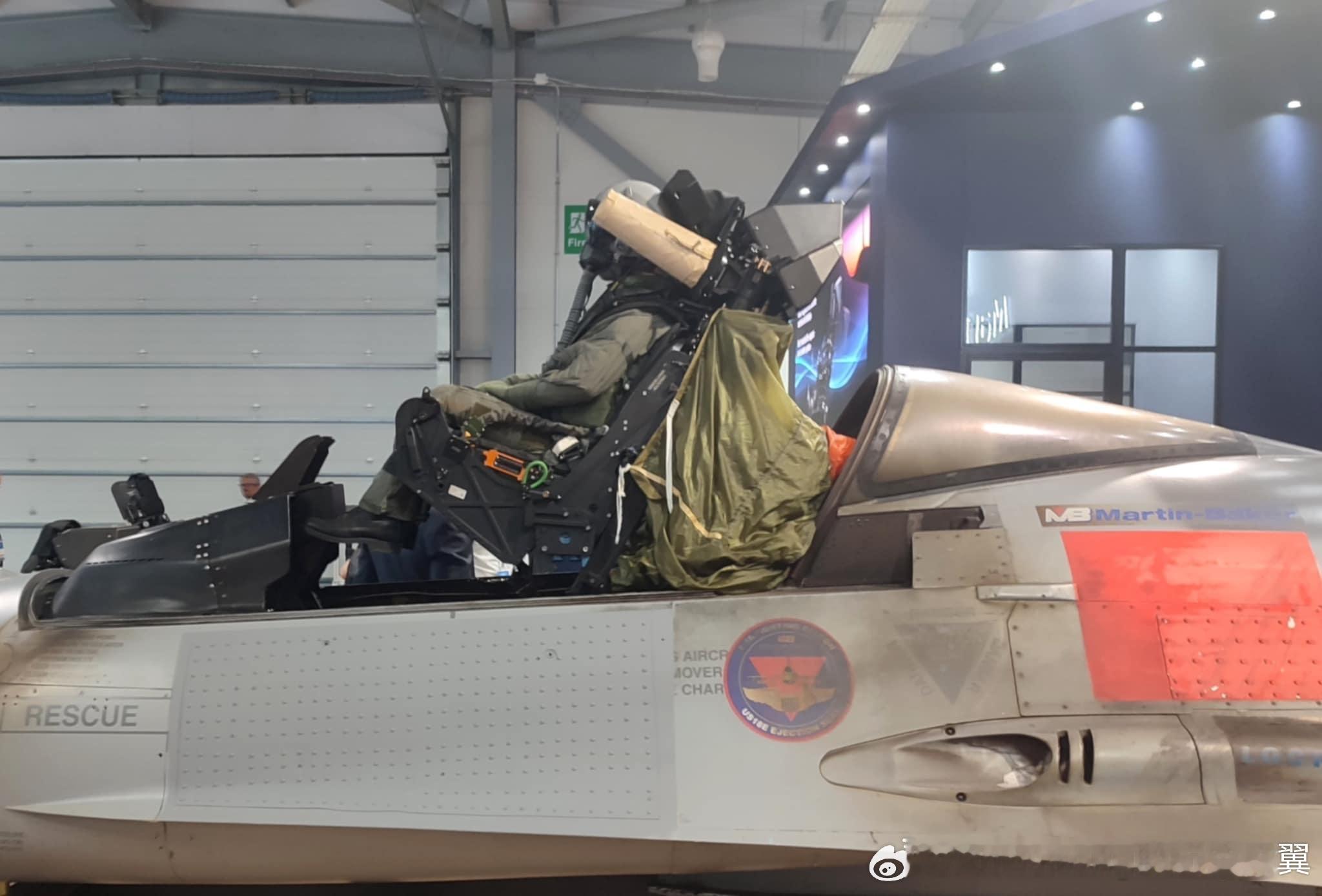 波兰F-16V将升级马丁贝克US18E弹射座椅，与老式ACEII相比对飞行员的体