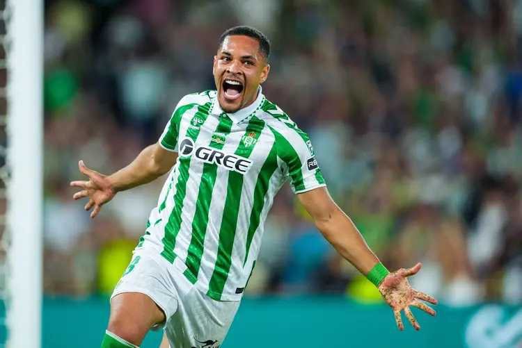  《每日体育报》报道，巴萨开始担心罗克在贝蒂斯的租借表现。巴萨仍希望罗克能够最终