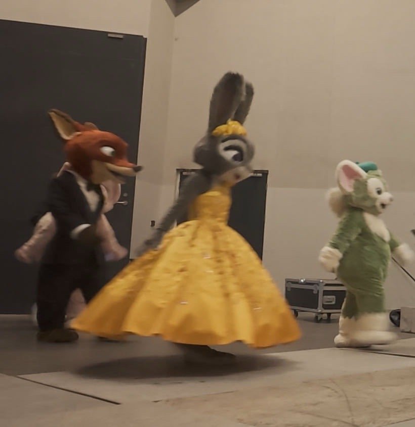 朱迪尼克去b站跨晚了 真·公费谈恋爱现场！朱迪尼克盛装出席跨晚，晚礼服皮肤隆重又