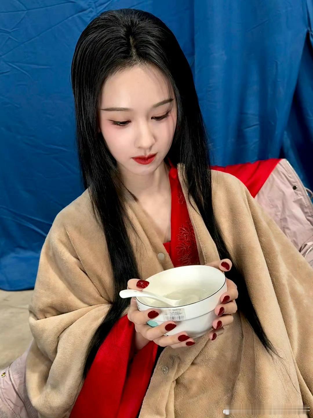 陈都灵雾妄言吃汤圆儿，元宵快乐[爱慕] 