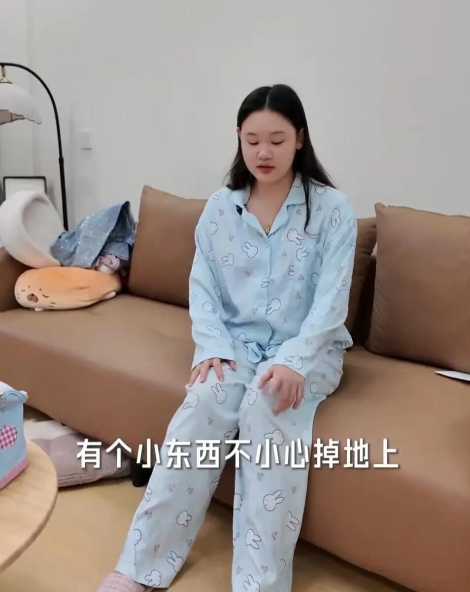 同样是奥运奖牌得主都上了《我家那闺女》，傅园慧爸妈贴身跟、张家齐家长像隐身，一个