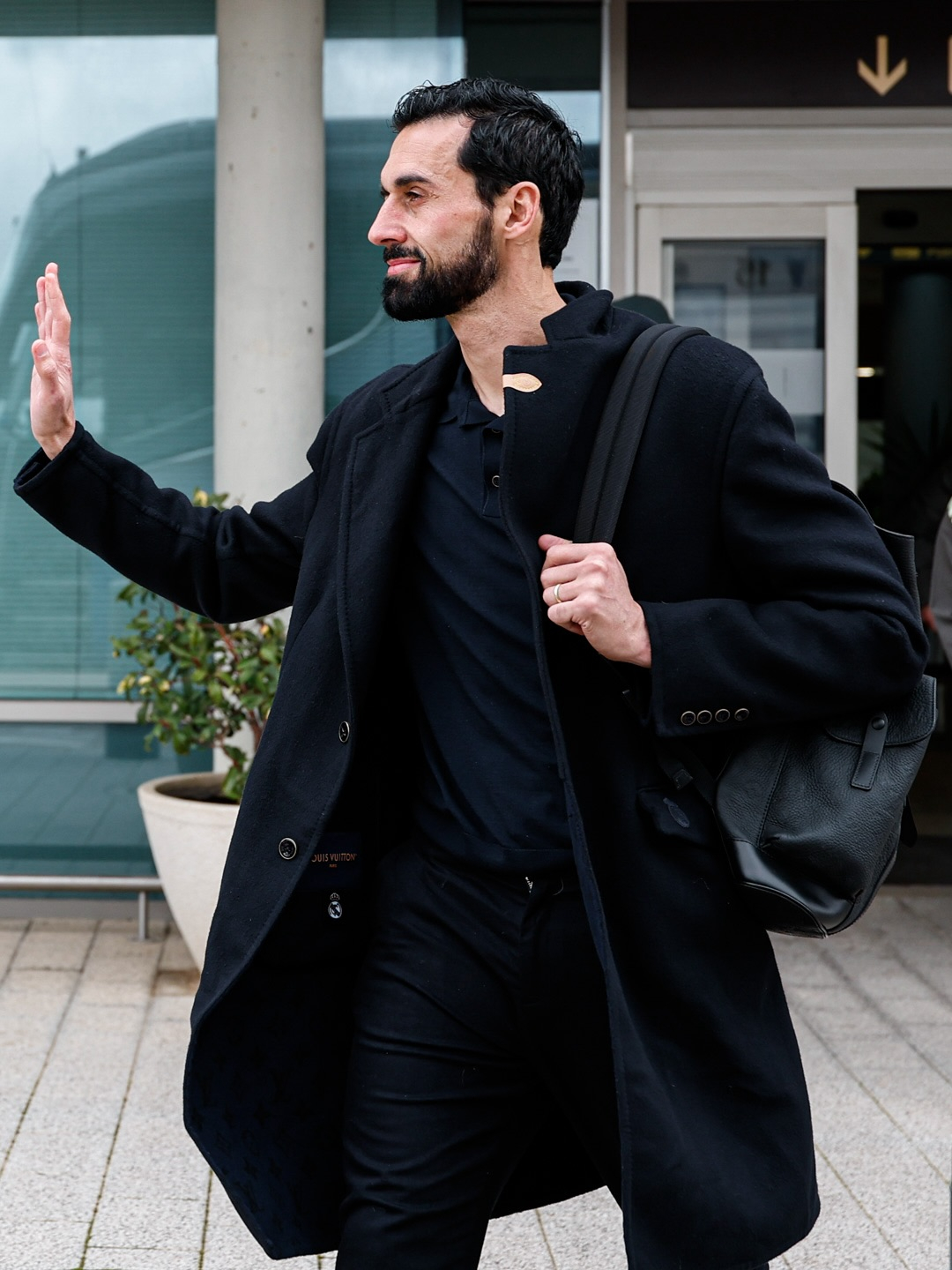 阿斯：皇家马德里完全信任阿韦洛亚（除了信任也没别的招了）皇马