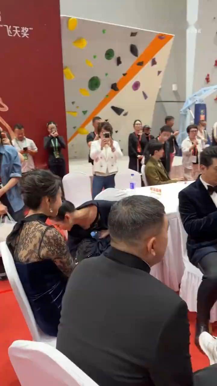 飞天奖座位图一出就感觉含金量高，第一排全是老戏骨，没C位。来的演员观众都认识，不